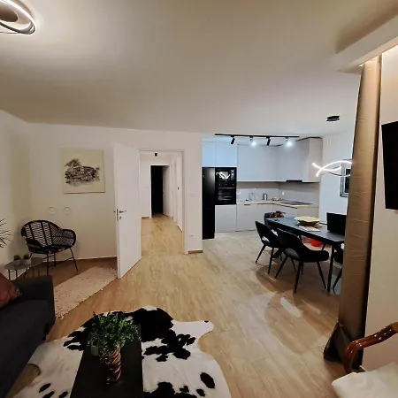 Zoya Del Mar 아파트